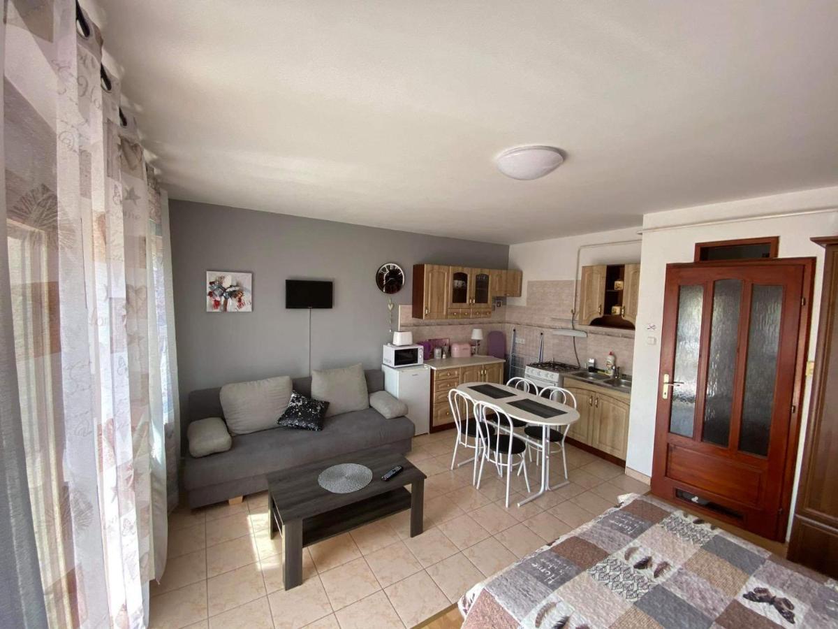 Hellasz Apartman Gyula Dış mekan fotoğraf