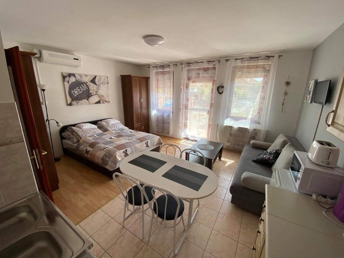 Hellasz Apartman Gyula Dış mekan fotoğraf