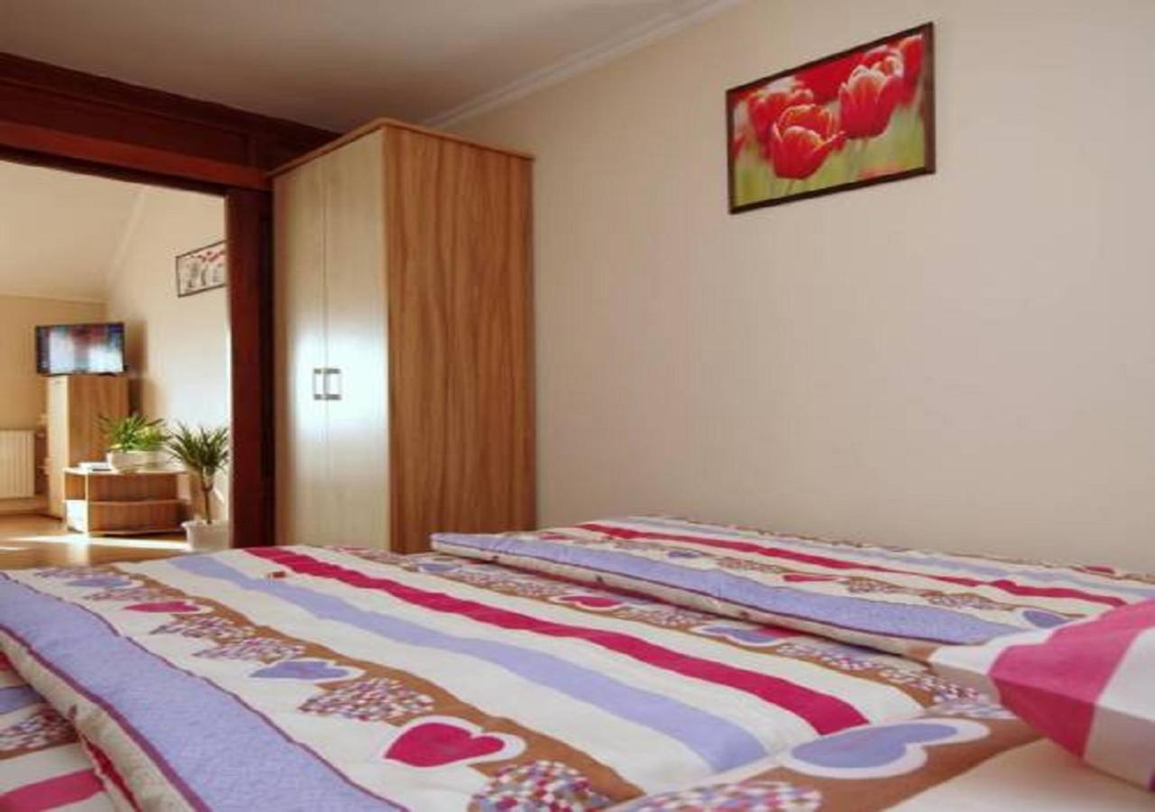 Hellasz Apartman Gyula Dış mekan fotoğraf