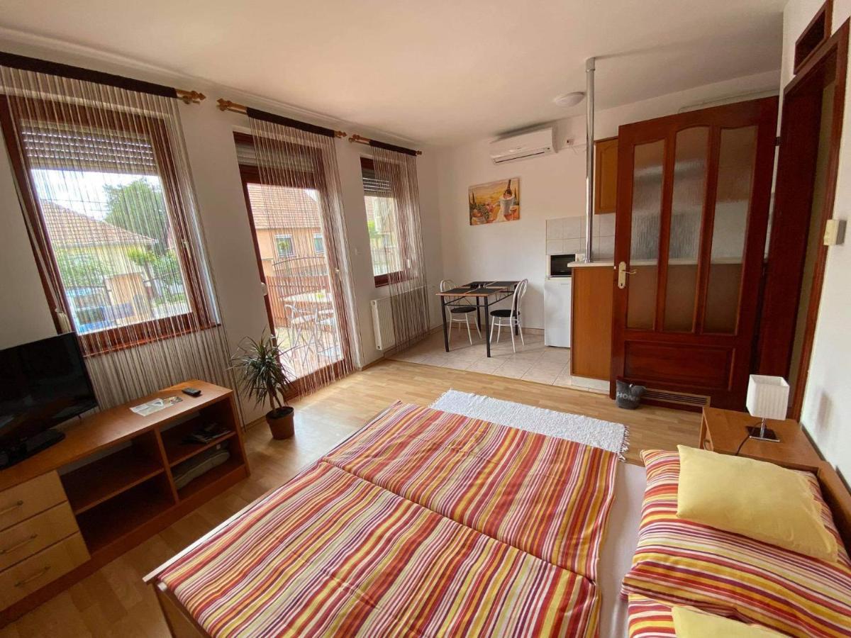 Hellasz Apartman Gyula Dış mekan fotoğraf
