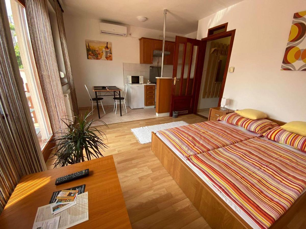 Hellasz Apartman Gyula Dış mekan fotoğraf