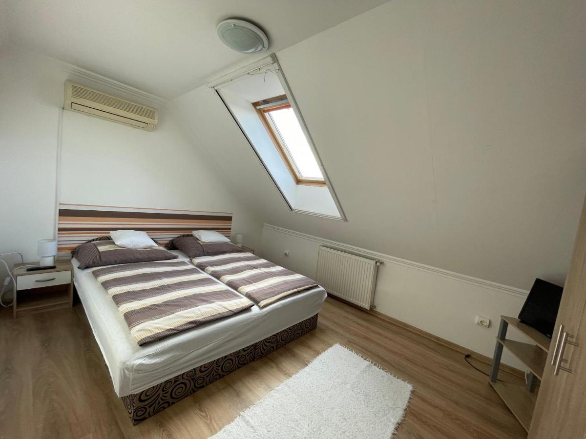 Hellasz Apartman Gyula Dış mekan fotoğraf