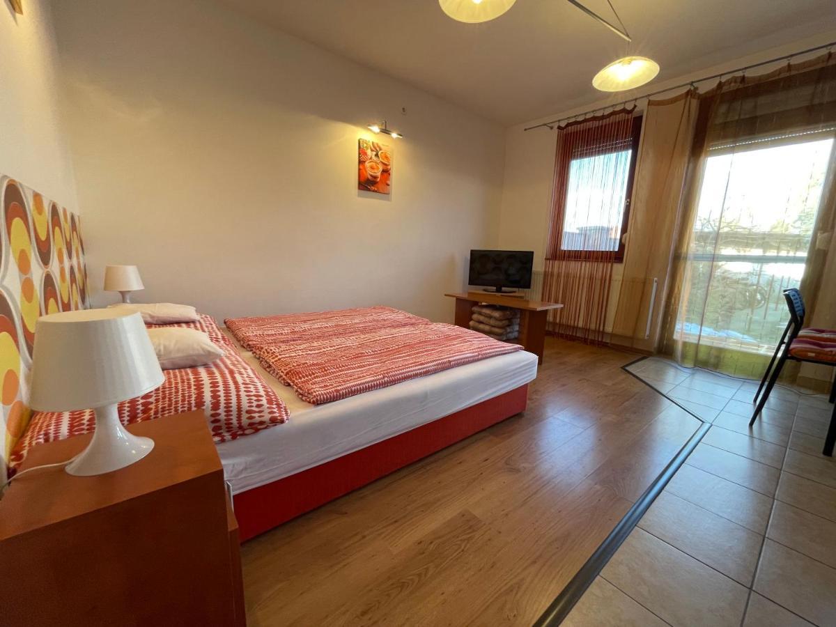 Hellasz Apartman Gyula Dış mekan fotoğraf