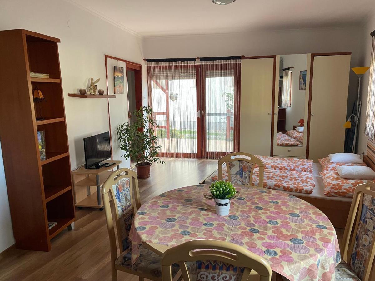Hellasz Apartman Gyula Dış mekan fotoğraf