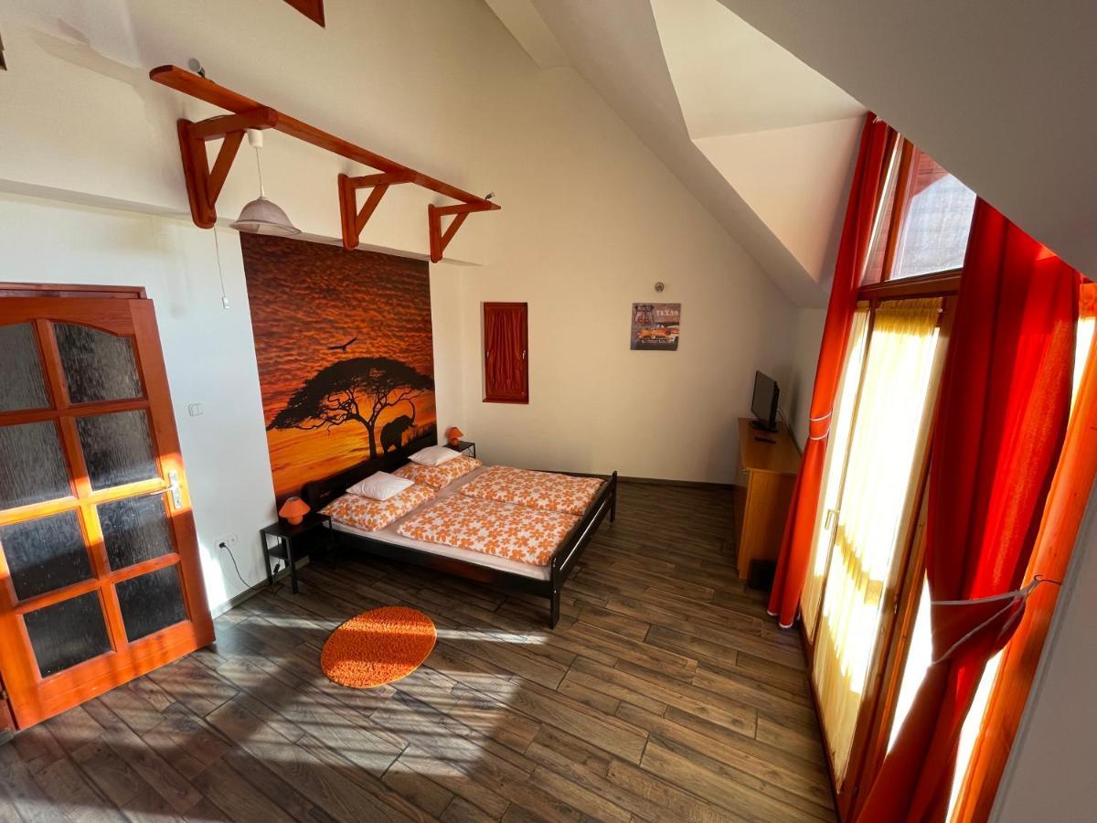 Hellasz Apartman Gyula Dış mekan fotoğraf