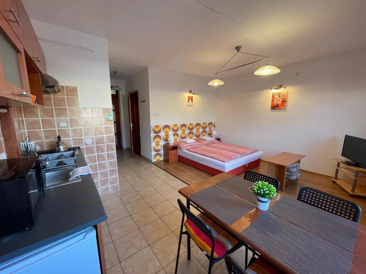 Hellasz Apartman Gyula Dış mekan fotoğraf