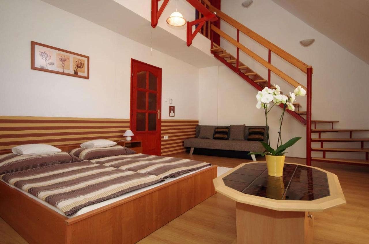 Hellasz Apartman Gyula Dış mekan fotoğraf