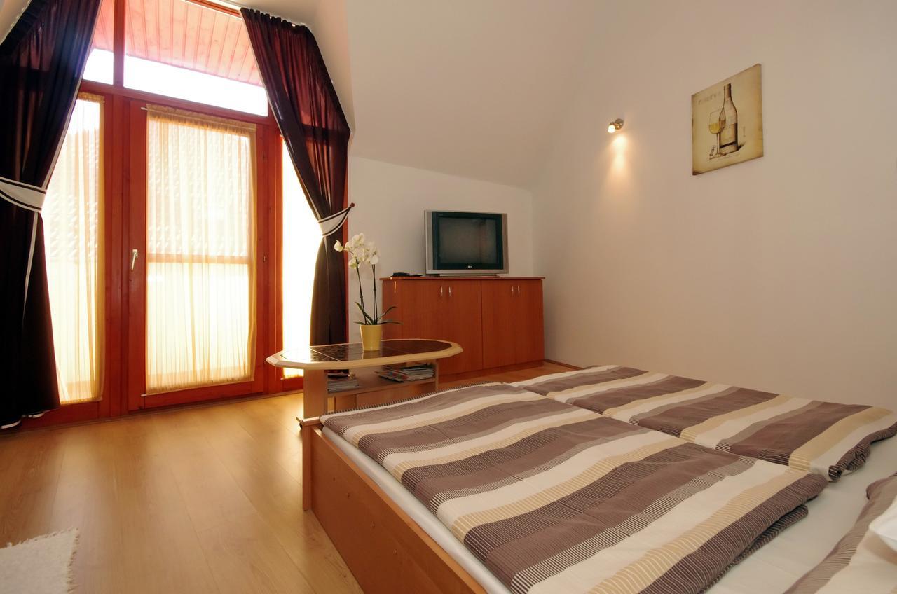 Hellasz Apartman Gyula Dış mekan fotoğraf