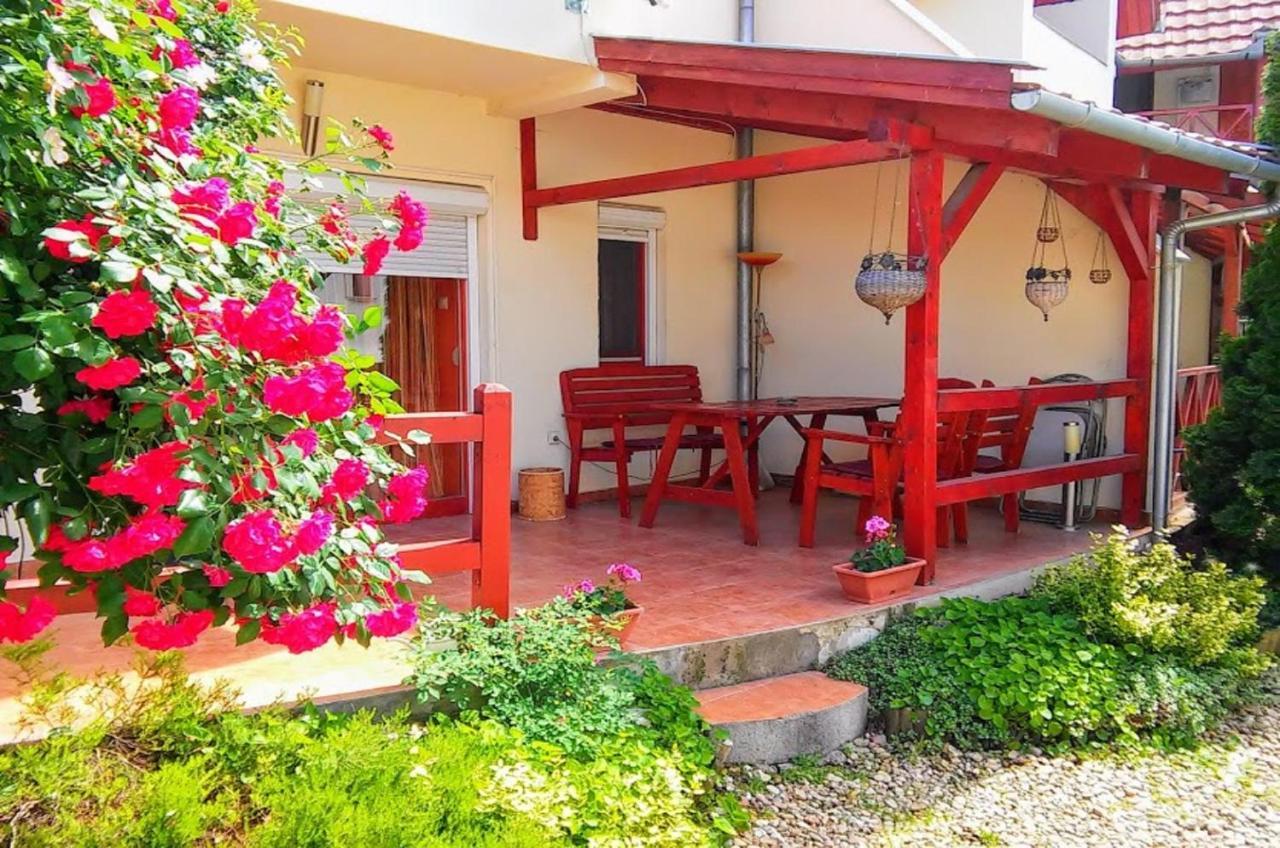 Hellasz Apartman Gyula Dış mekan fotoğraf