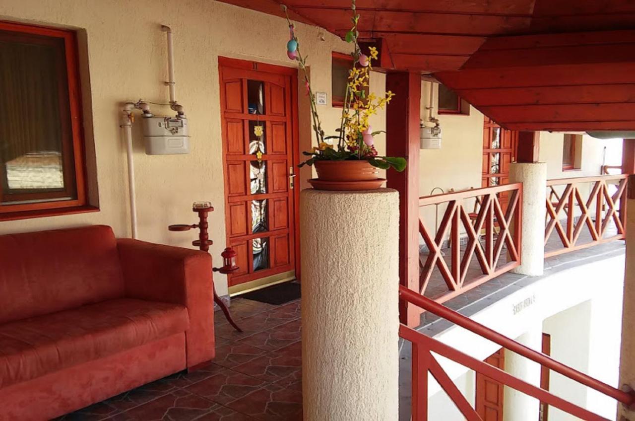 Hellasz Apartman Gyula Dış mekan fotoğraf
