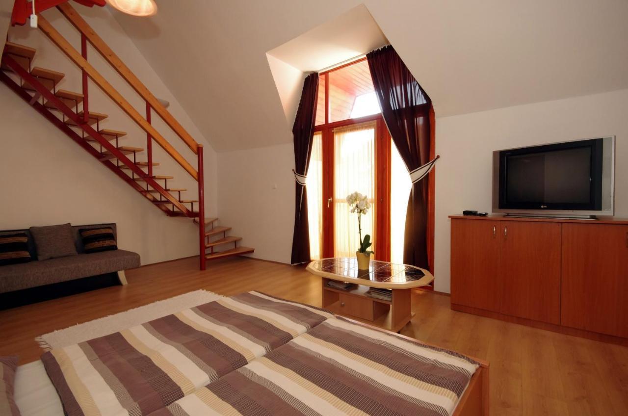 Hellasz Apartman Gyula Dış mekan fotoğraf